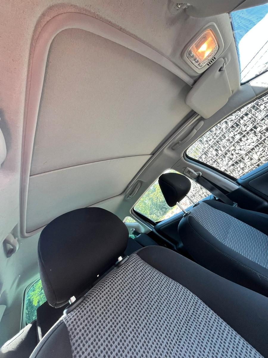 Peugeot 207 2011 — interior