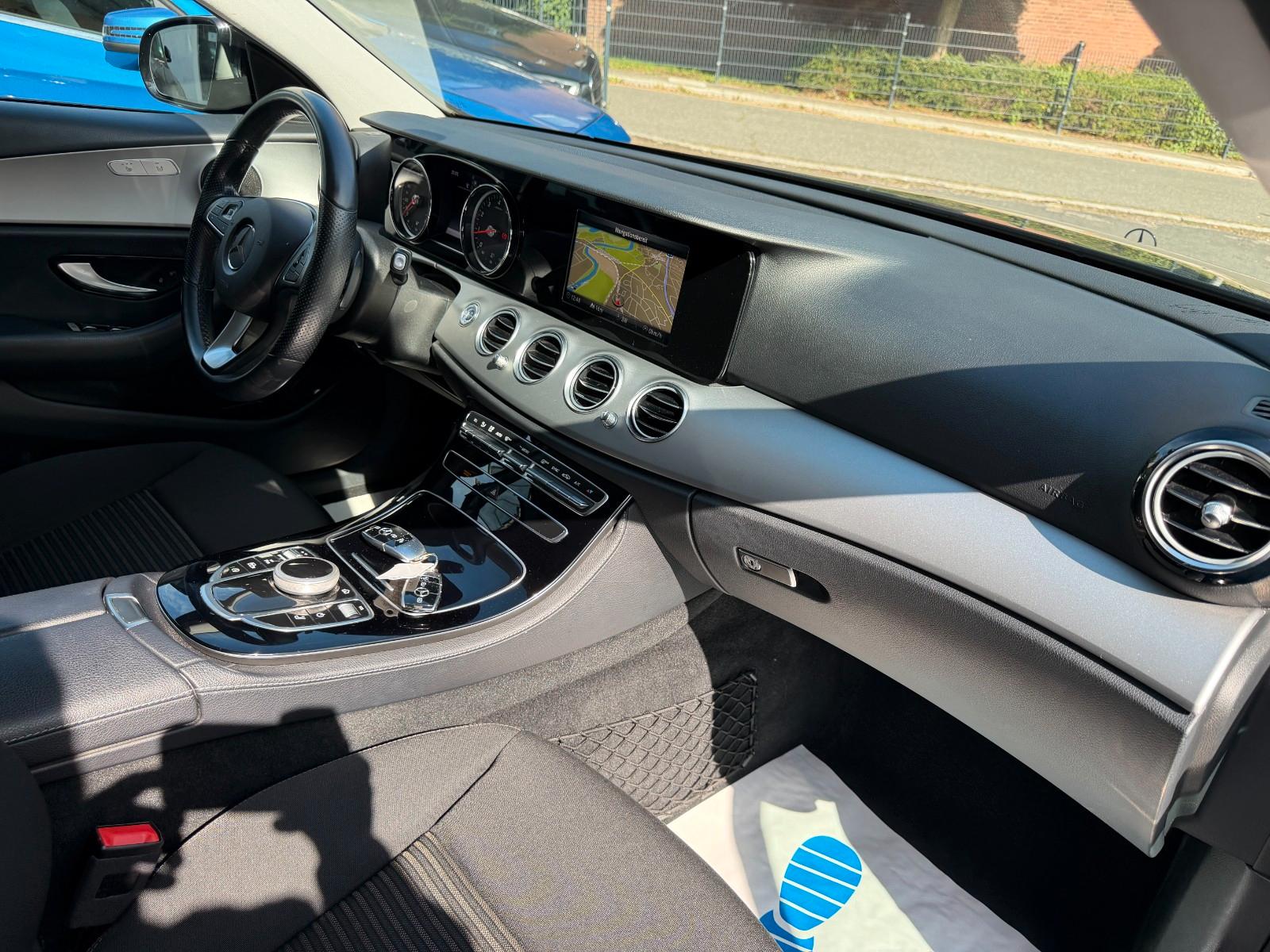 Mercedes-Benz E 200 LED/EL. SITZE/NAVI/KAMERA/LUFTFEDERUNG