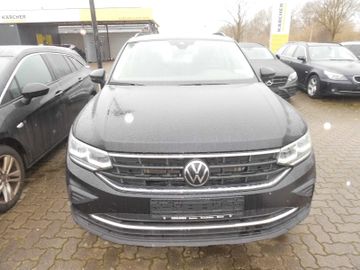 Volkswagen Tiguan - 1