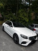 Mercedes-Benz E 220 d AMG Line Autom. AMG Line - Mercedes-Benz E 220 Gebrauchtwagen in Hamburg