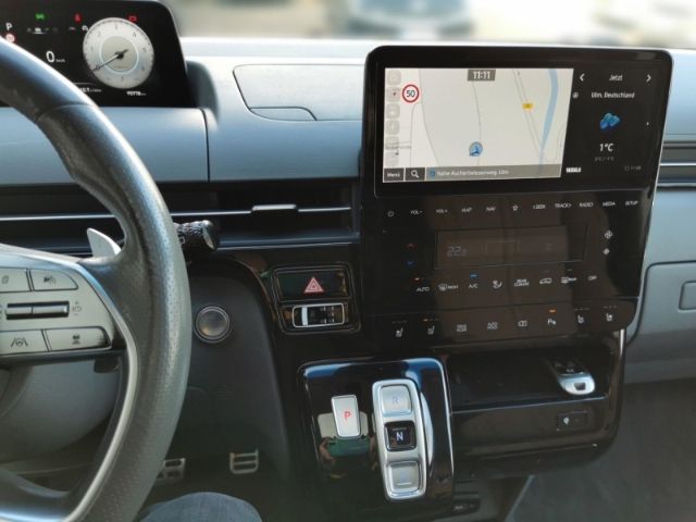 Fahrzeugabbildung Hyundai STARIA Signature 4WD 7-Sitzer PANO+AHK+GARANTIE