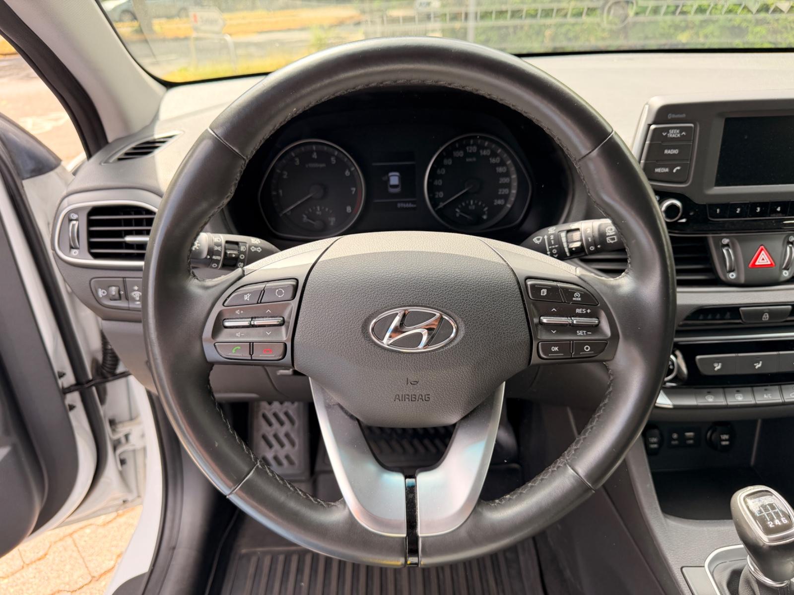 Hyundai i30 cw KLIMA TEMPOMAT SPUR BLUETOOTH LED PDC