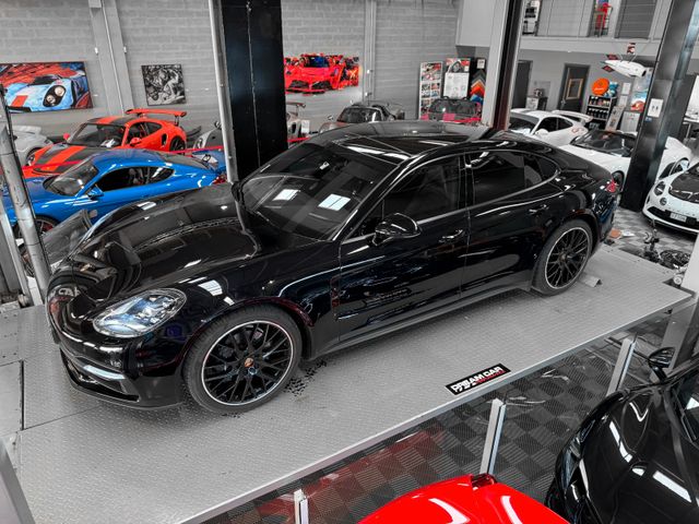 Porsche Panamera 4