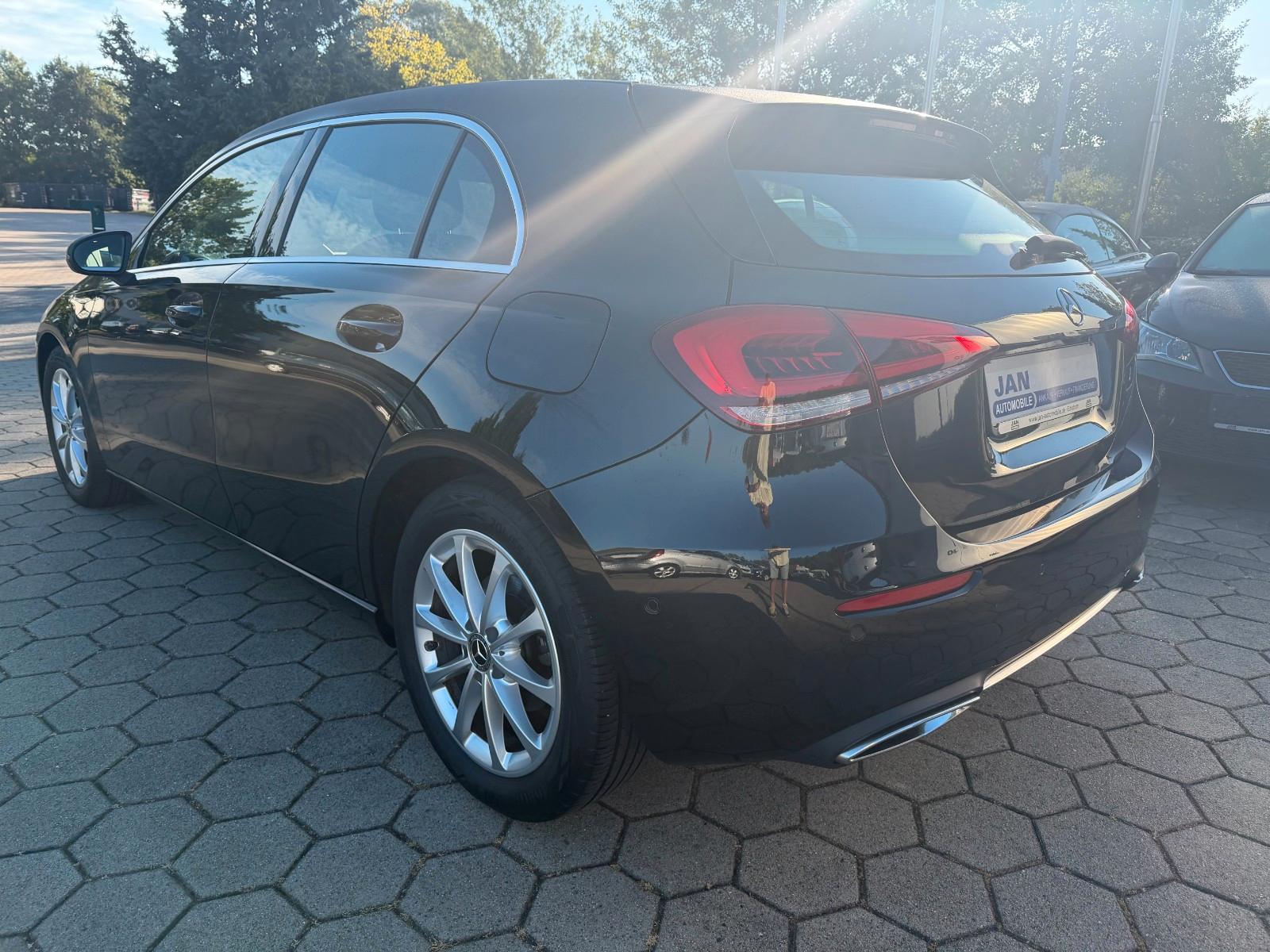 Mercedes-Benz A 180 Automatik Progressive ACC Kamera S-Heft
