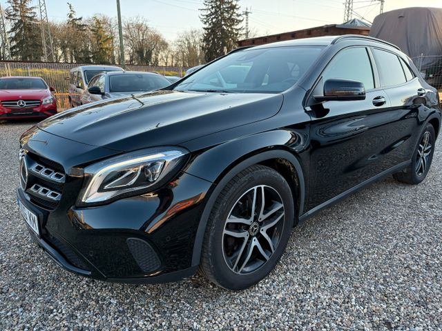 Mercedes-Benz GLA 180 Sport Night-Paket+Panorama+PDC+DISTR+SHZ