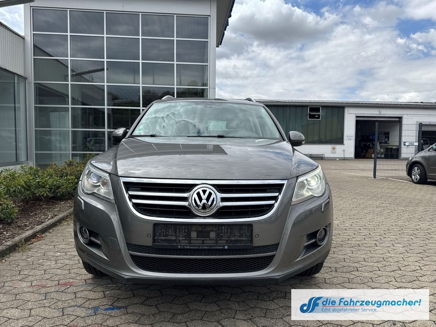 Fahrzeugabbildung Volkswagen Tiguan Sport & Style 4Motion El. Panodach *EXPO