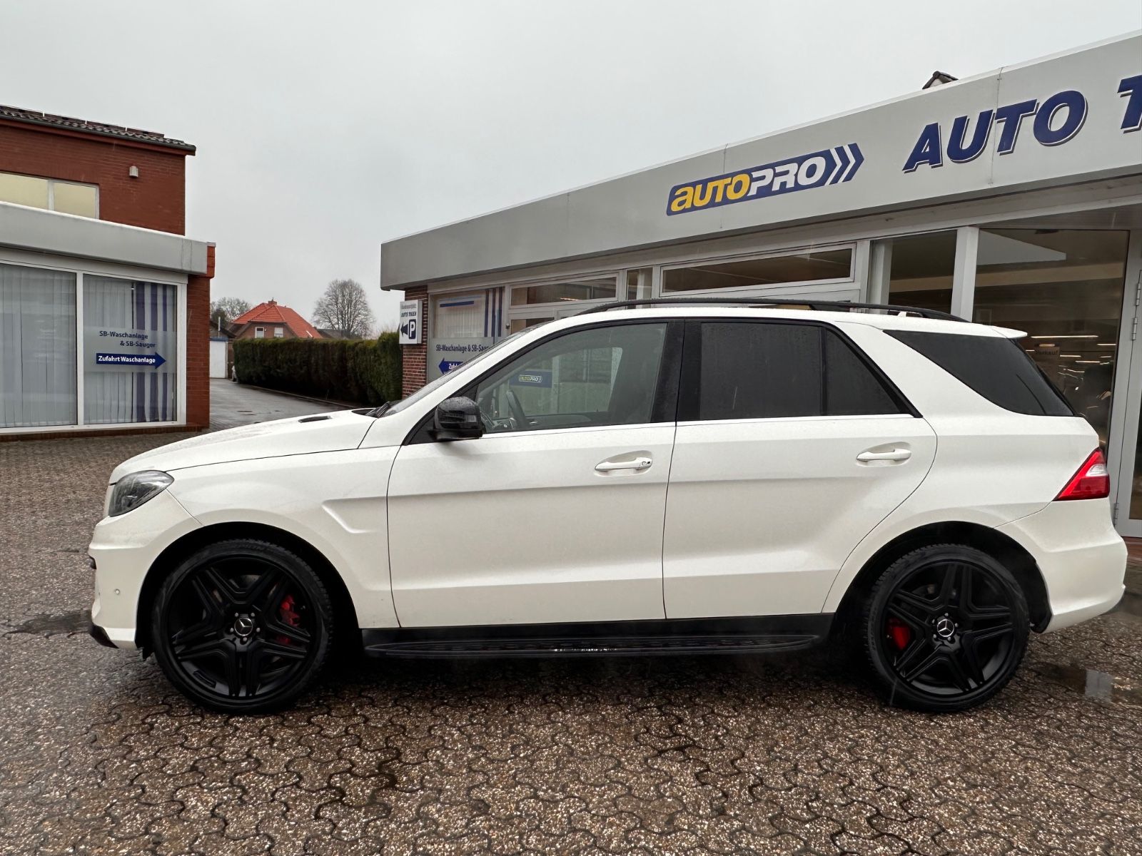 Fahrzeugabbildung Mercedes-Benz ML 63 AMG 4M Perform/AHK/Pano/Nachtsicht/21"/ACC