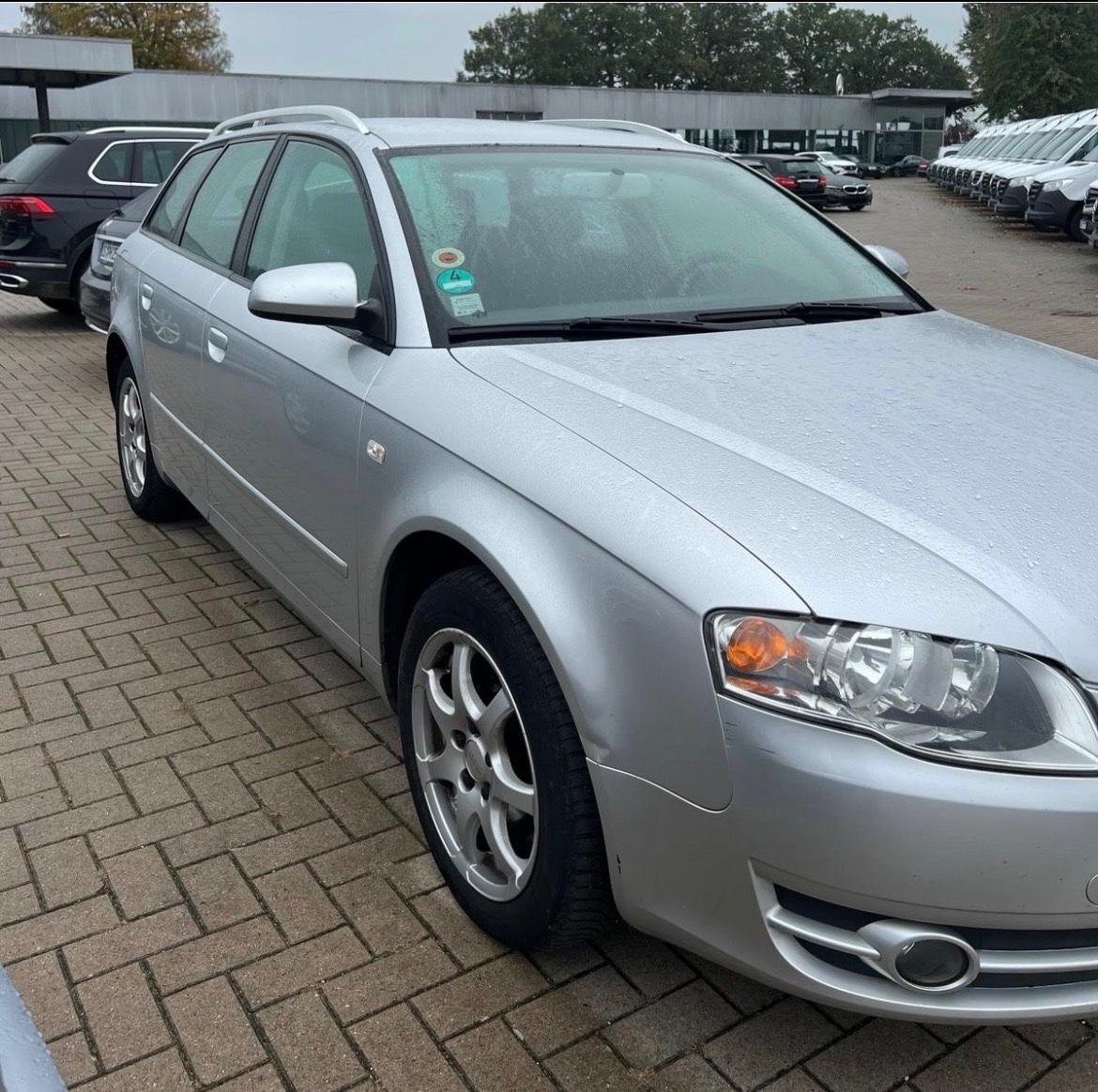 Audi A4 2006 — вигляд ззаду