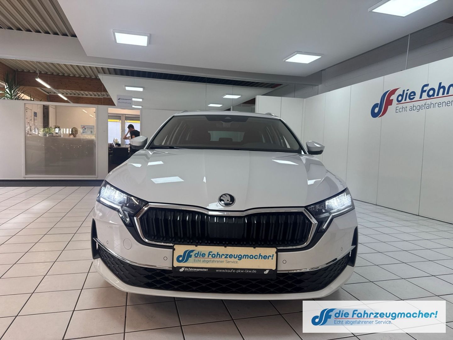 Fahrzeugabbildung SKODA Octavia Combi 1.5 TSI mHEV 85 kW Selection Navi