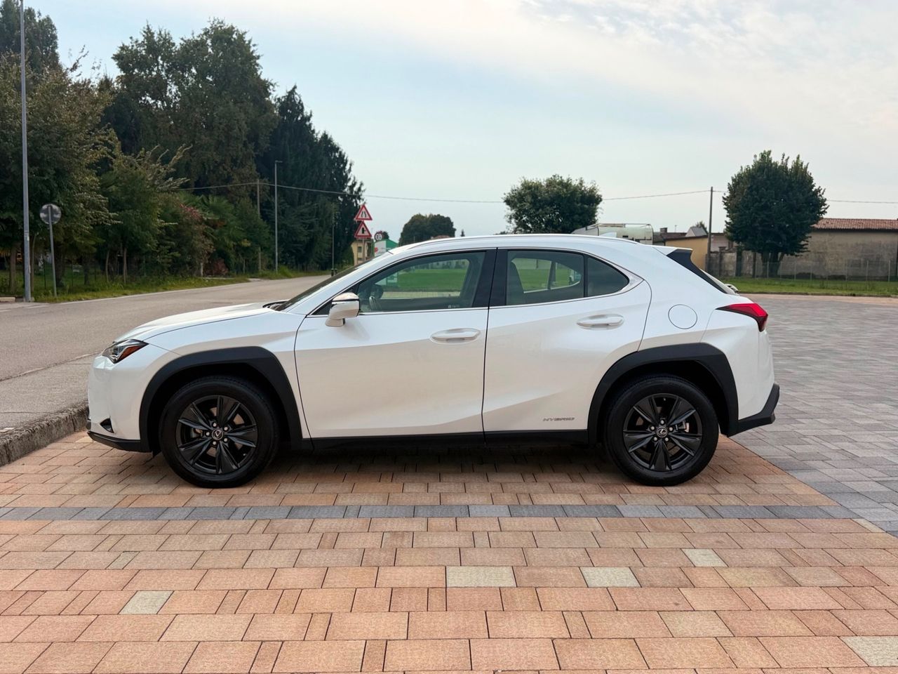 Lexus UX Hybrid F Sport ibrida Benzina imagem 3