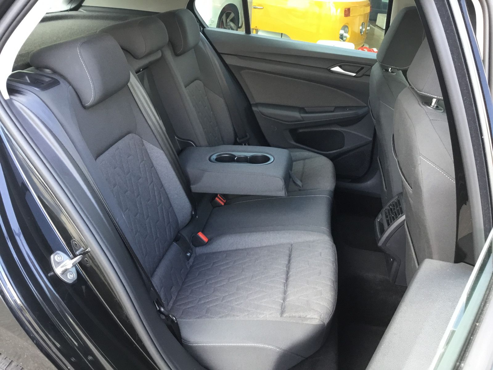 Fahrzeugabbildung Volkswagen Golf 1.5 eTSI DSG Life+AHK+LED+Kamera+Navi
