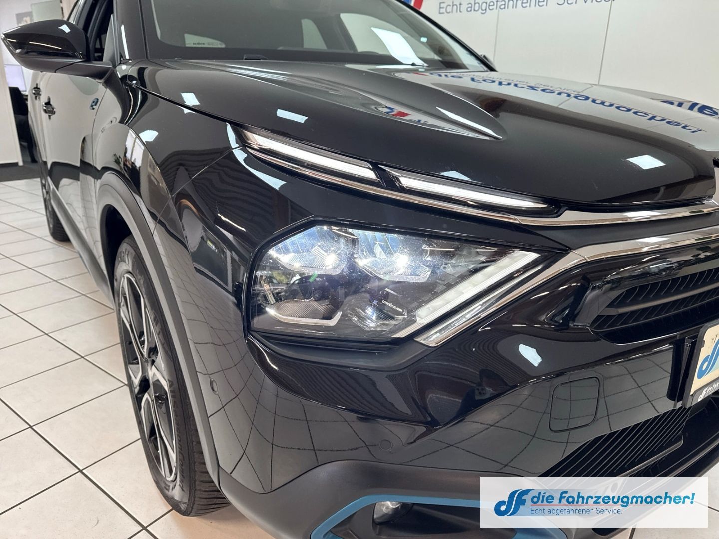Fahrzeugabbildung Citroën C4 e - Shine HUD Navi 360 Kamera LED Apple CarPl