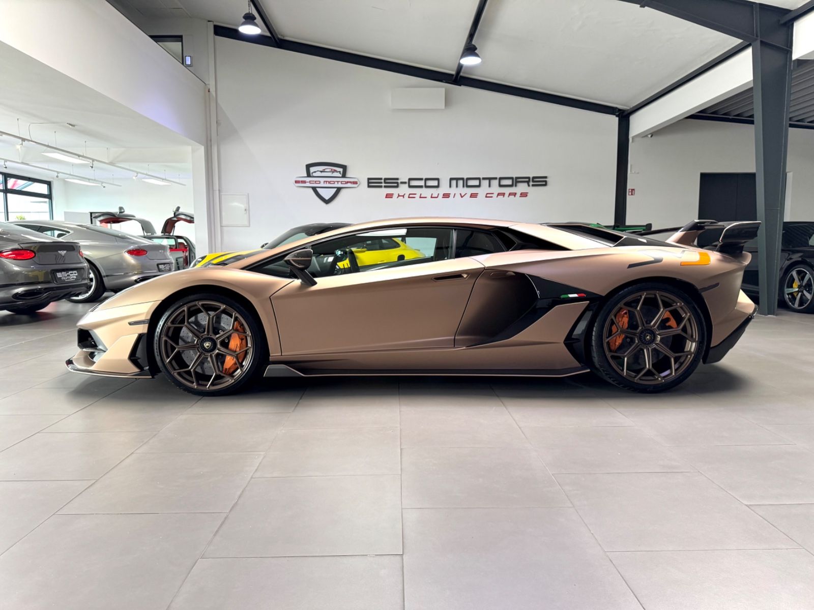 Lamborghini AVENTADOR SVJ V12 FULL CARBON LIFT STYLE GINTANI foto 3