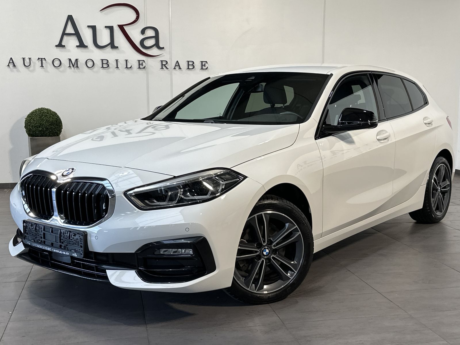 Fahrzeugabbildung BMW 118i 5-Türer Aut. Sport-Line NAV+LED+HIFI+17ZOLL