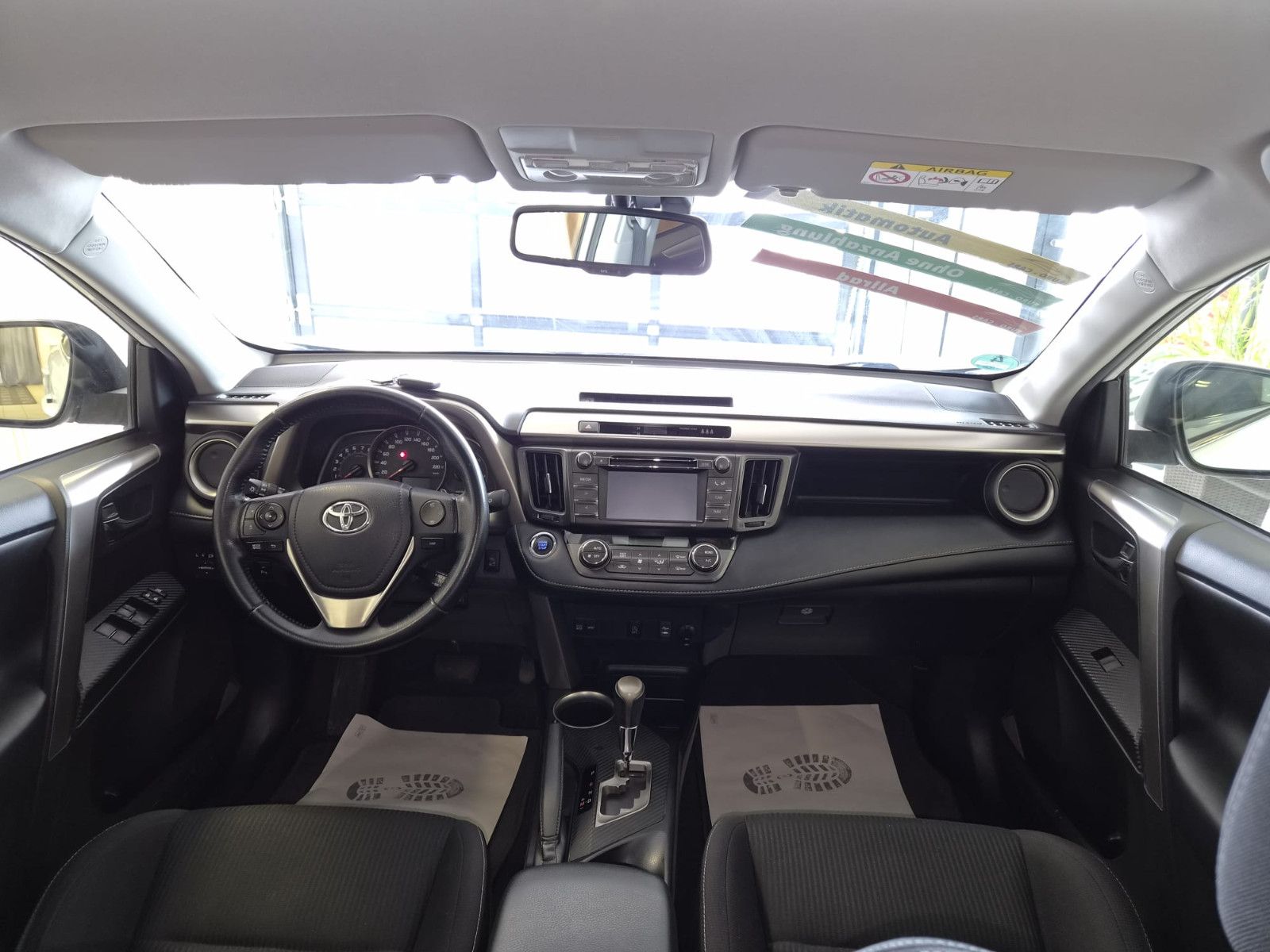 Fahrzeugabbildung Toyota RAV 4 2,0-l-VVT-i Comfort Auto 4x4