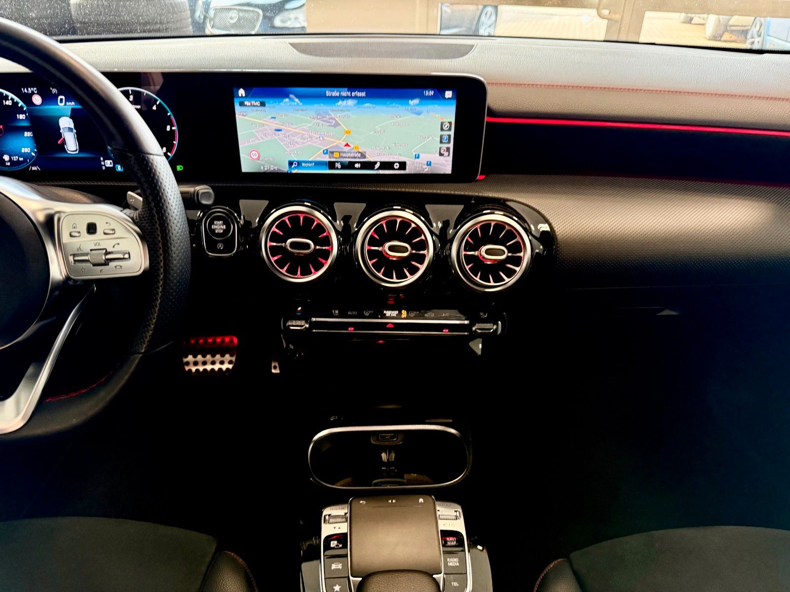 Fahrzeugabbildung Mercedes-Benz CLA 220d Shooting Brake AMG/18Zoll/Kamera/LED