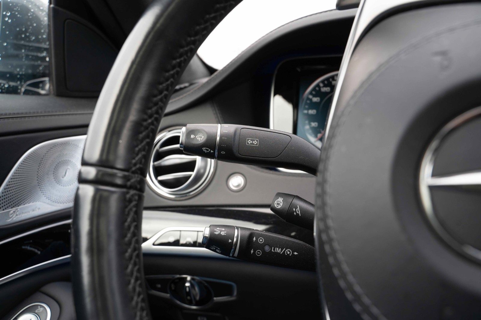 Fahrzeugabbildung Mercedes-Benz S 63 AMG L 4MATIC BURM PANO HUD LED DVD 360°