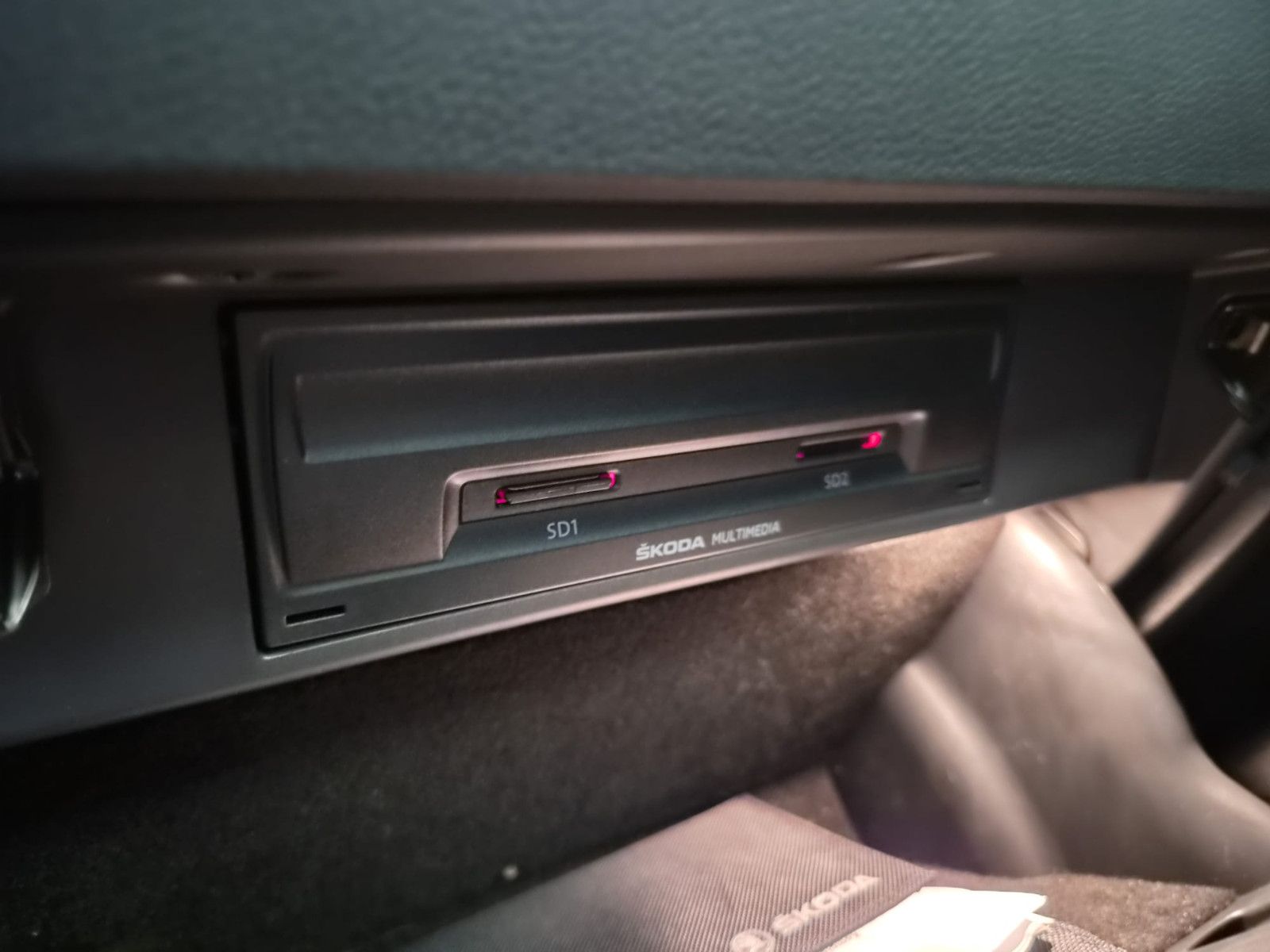 Fahrzeugabbildung SKODA Karoq Style /  1. Hand / Garantie