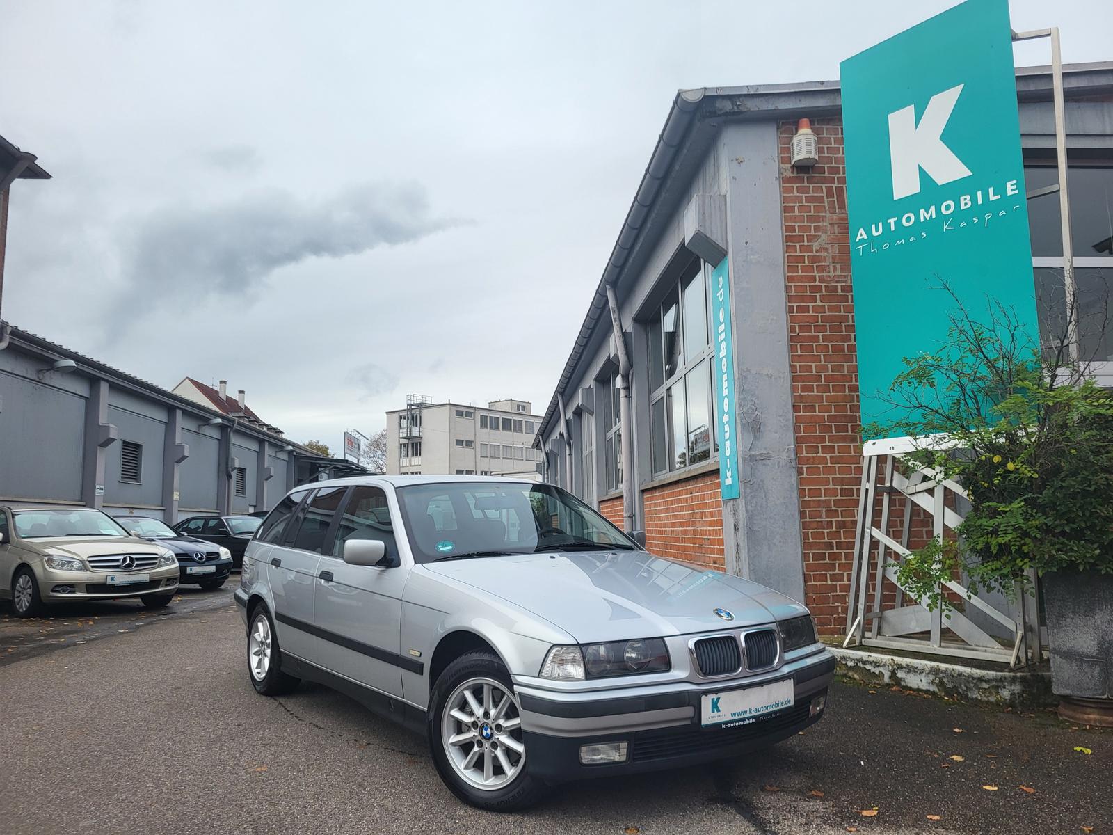 BMW 318i Touring Comfort Edition