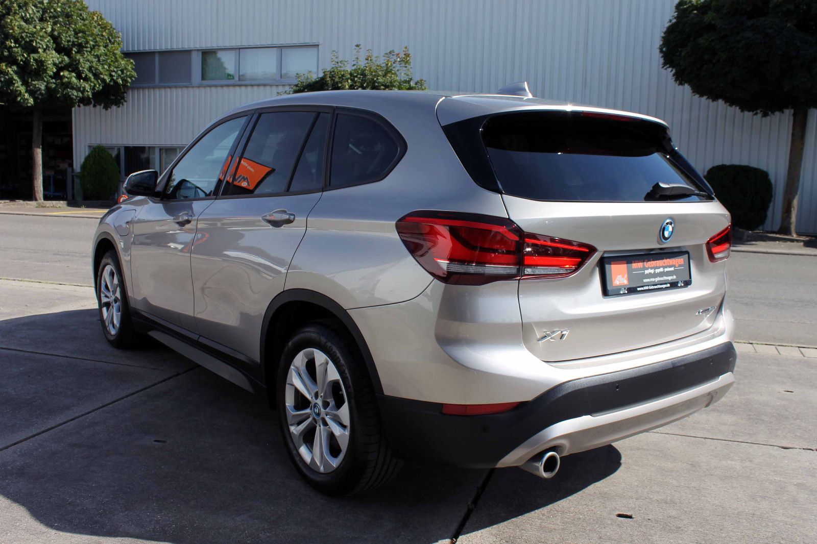 Fahrzeugabbildung BMW X1 xDrive25e Advantage LED KAM ACC SHZ NAV H&K