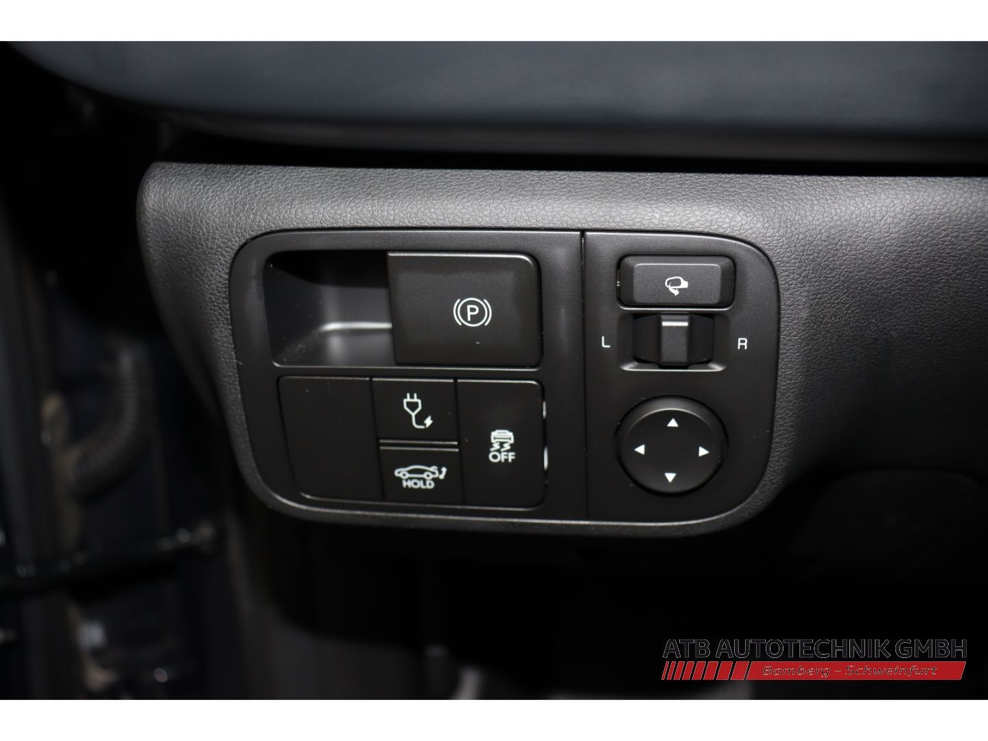 Fahrzeugabbildung Hyundai IONIQ 6 First Edition 77,4 kWh 4WD SOH 95,8% Nav