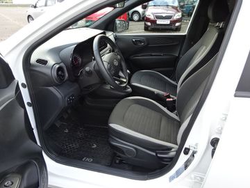 Fotografie des Hyundai i10 1.0 Connect & Go *Navi*SHZ*Alu*PDC Klima