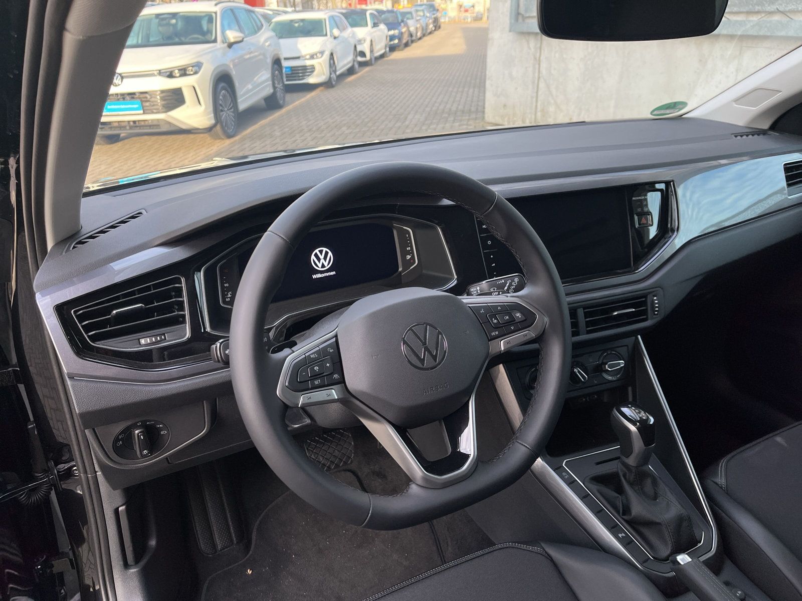 Fahrzeugabbildung Volkswagen Taigo 1.5 TSI DSG Style MATRIX KAMERA AHK
