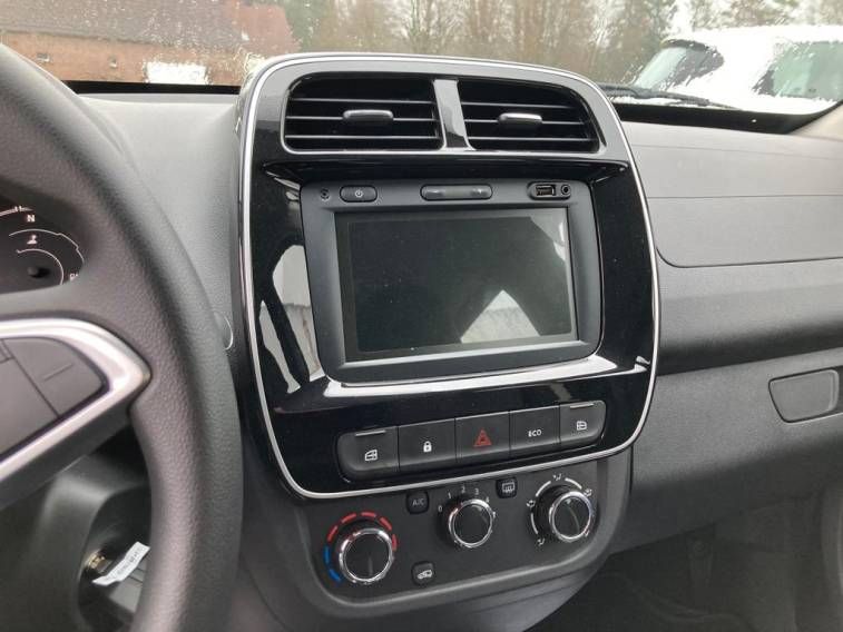 Fahrzeugabbildung Dacia Spring Essential CCS- Anschluss