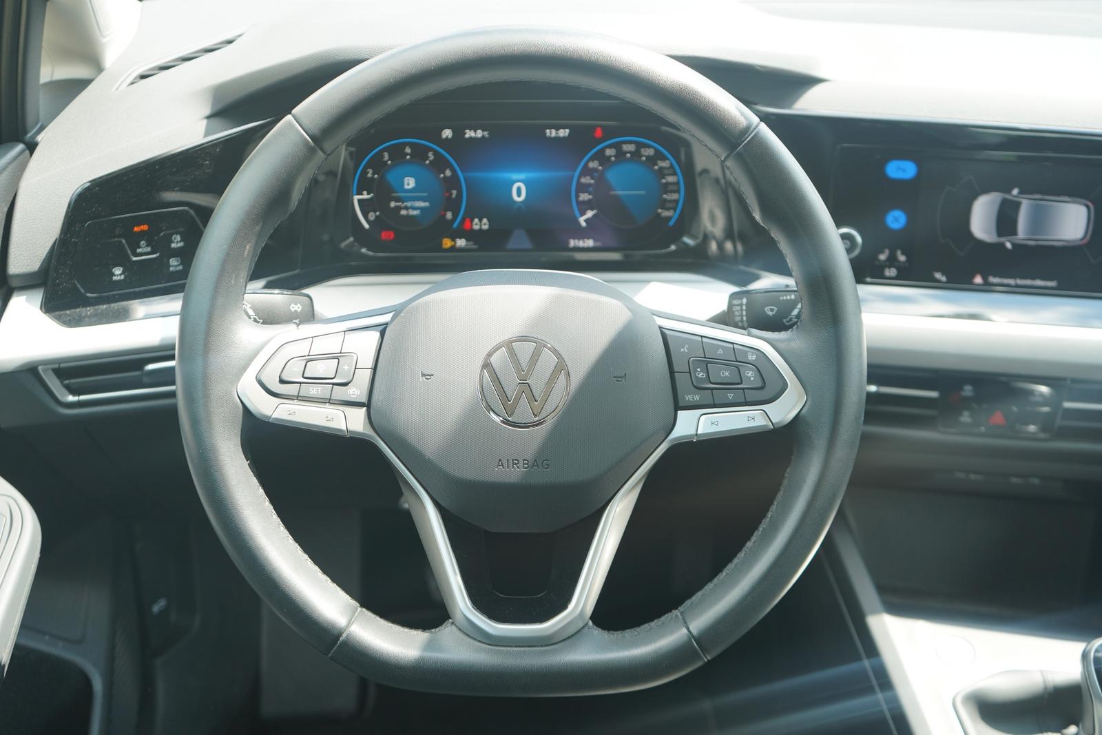 Volkswagen Golf VIII 1.5 TSI Life LED ACC App-Connect PDC