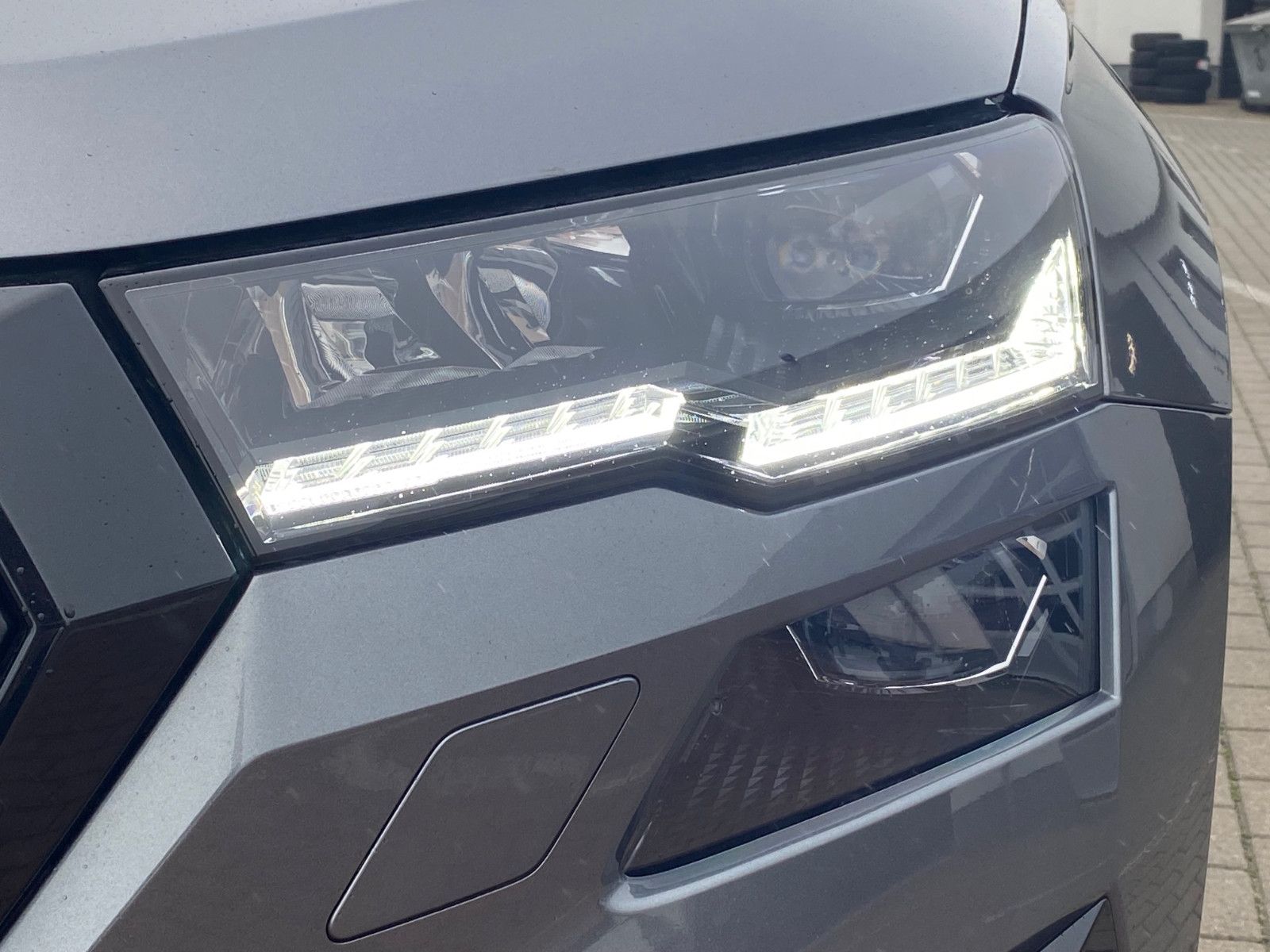 Fahrzeugabbildung SKODA Karoq 2.0l TDI DSG Sportline