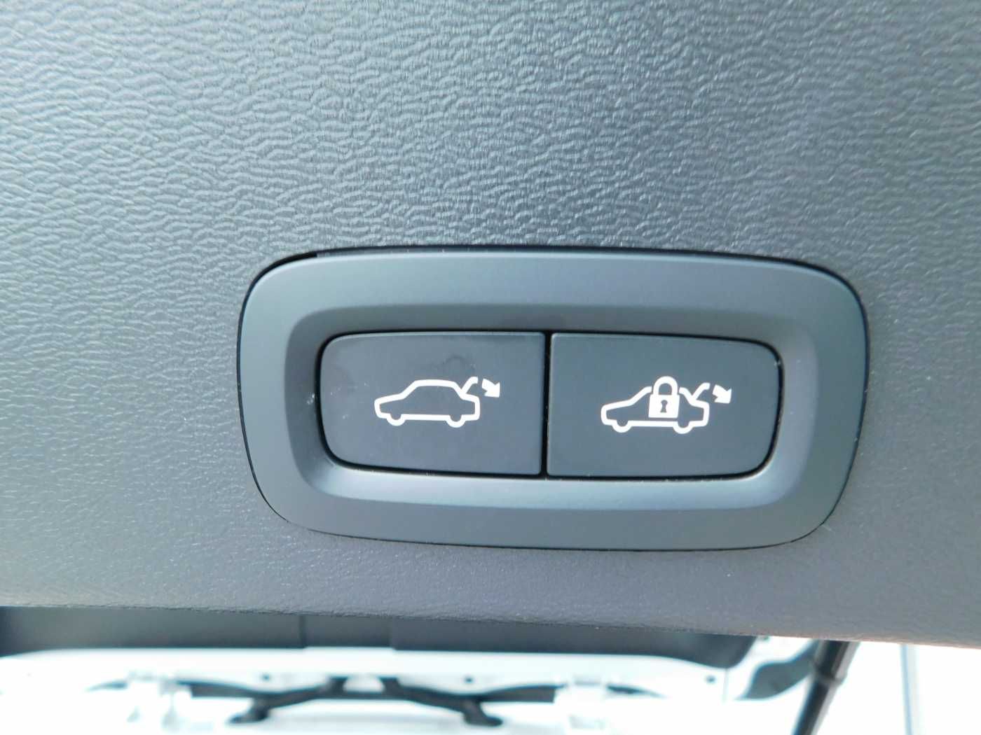Fahrzeugabbildung Volvo XC40 T4 Recharge Plus Dark