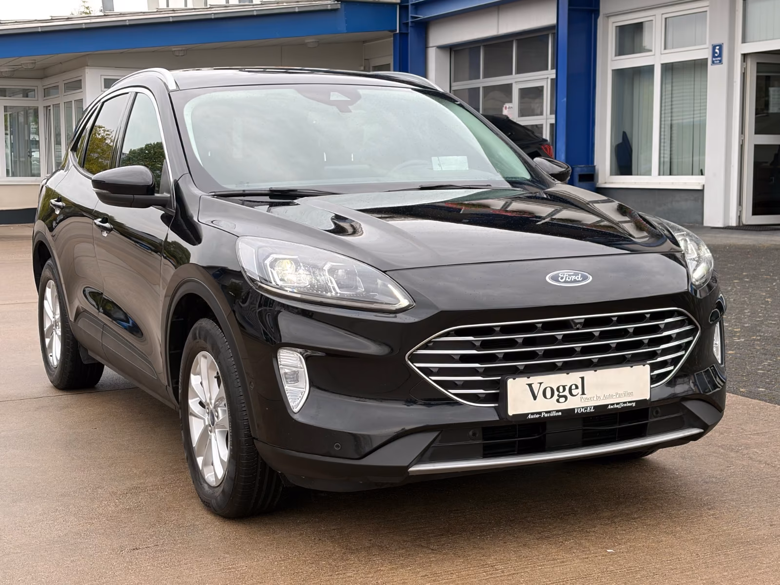 Ford Kuga Titanium 4WD AUT/HUD/KAMERA/AHK/1.Hd!