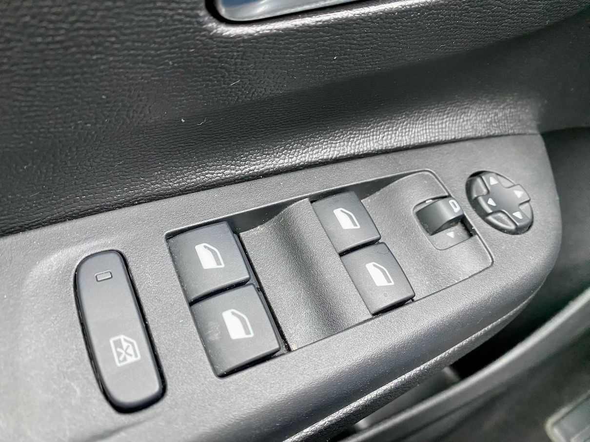 Fahrzeugabbildung Opel Corsa 1.2 Edition KLIMA NAVI GZJR SHZ PDC DAB+