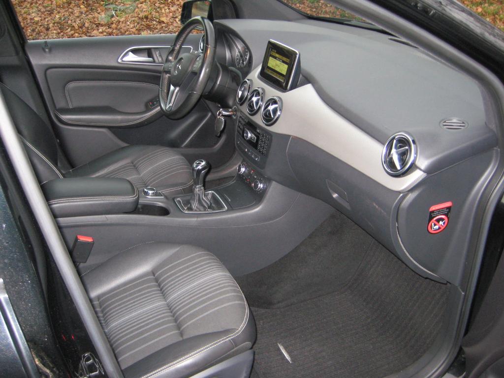 Mercedes-Benz B 180