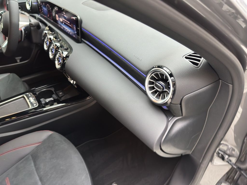 Fahrzeugabbildung Mercedes-Benz A 200 d AMG*Night*LED*SpurH*PDC*ParkAss*RFK