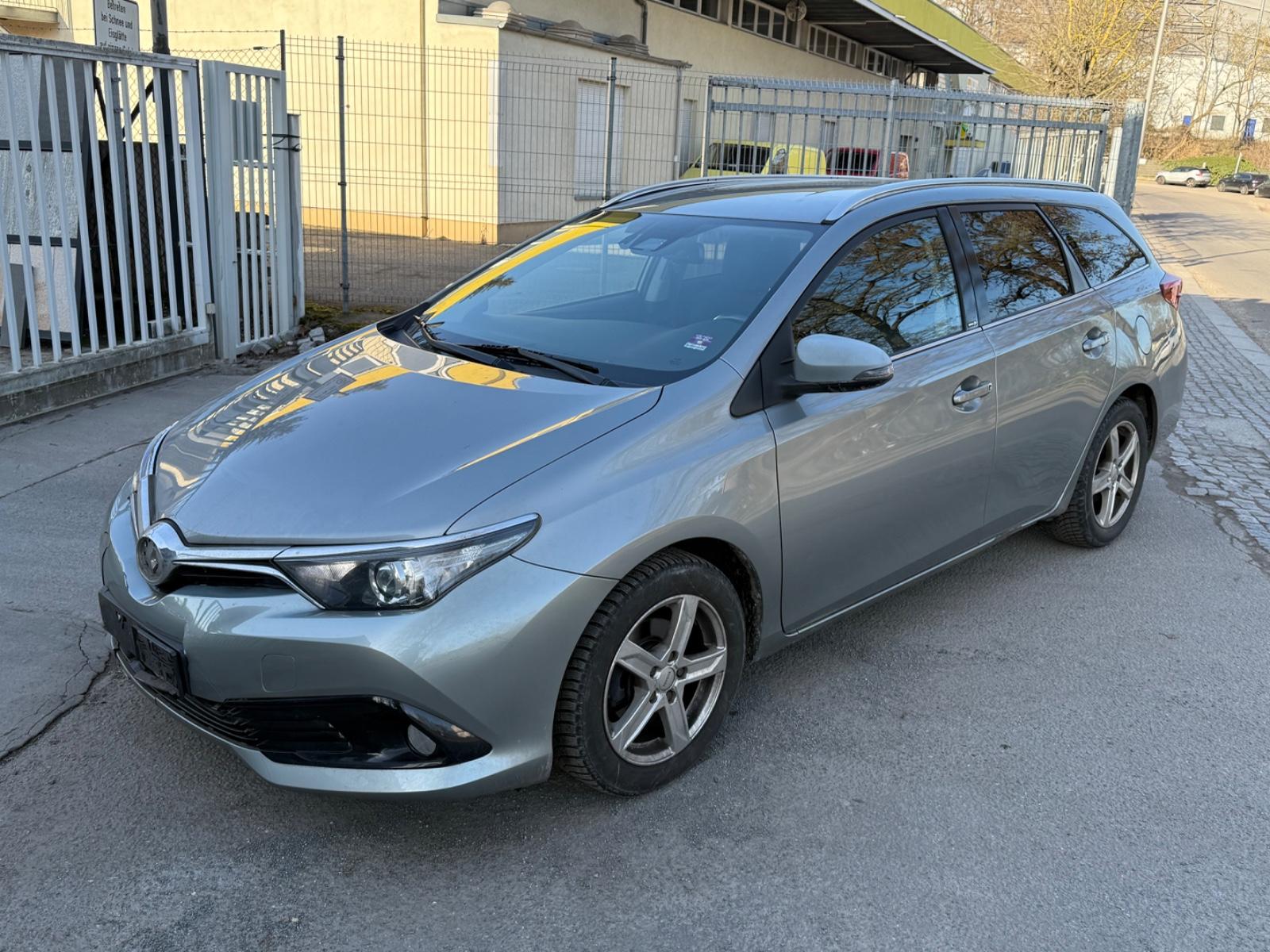 Toyota Auris Touring Turbo Edition S+ KAMERA AHK