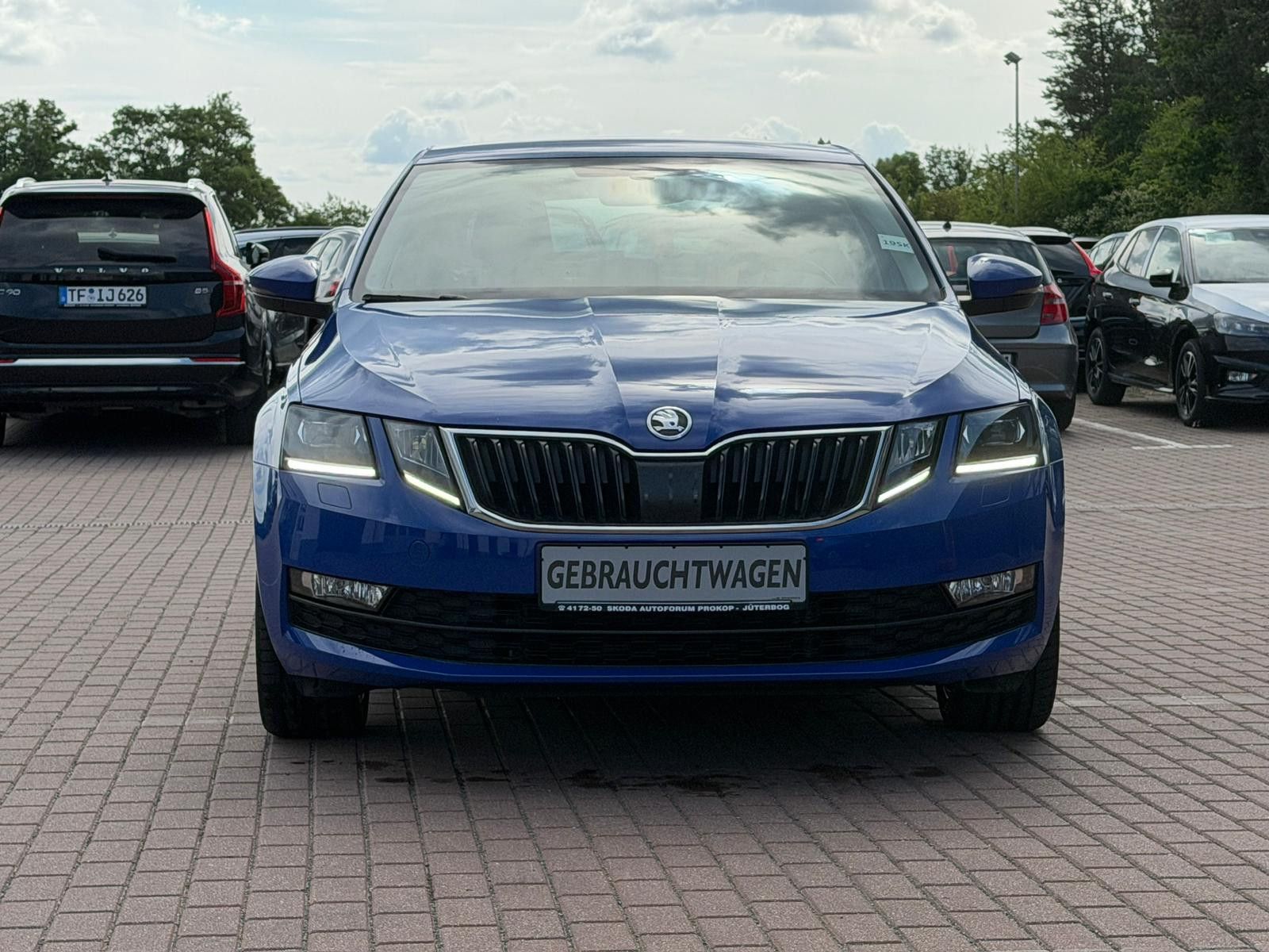 Fahrzeugabbildung SKODA Octavia Lim.*STNDHZNG*SZHZNG*TEMPOMAT*CARPLAY*