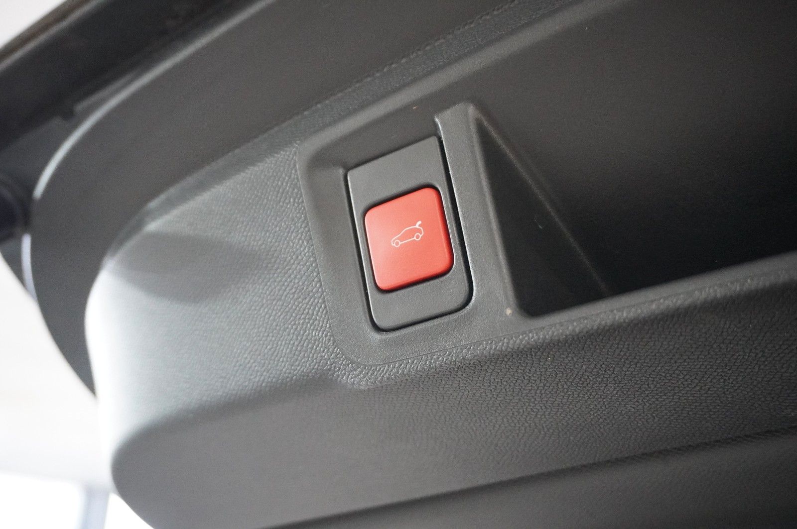 Fahrzeugabbildung Opel Astra L ST 1.2T ULTIMATE NAVI/LED/360°/HUD/AHK