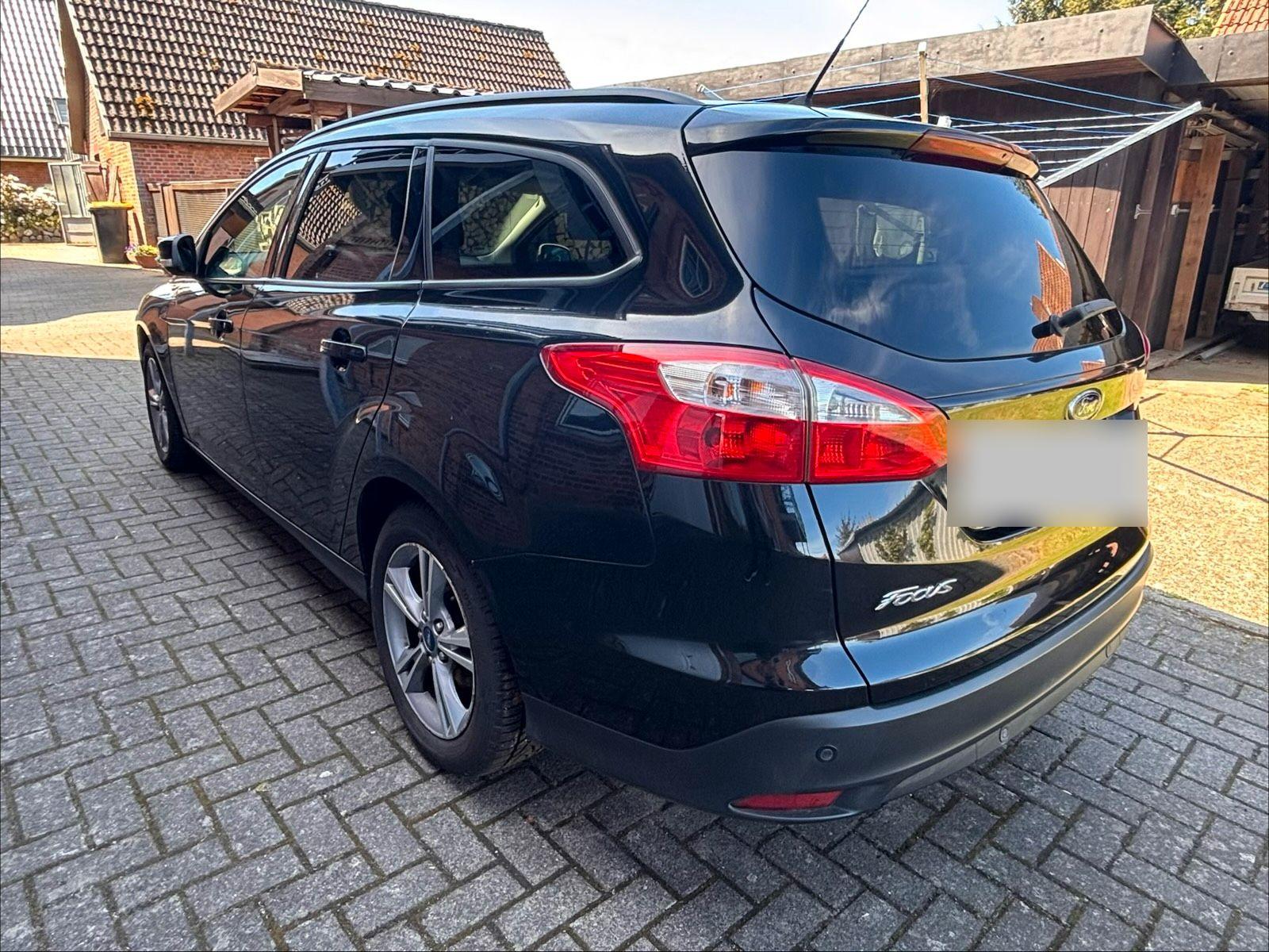 Ford Focus 2013 — rear view