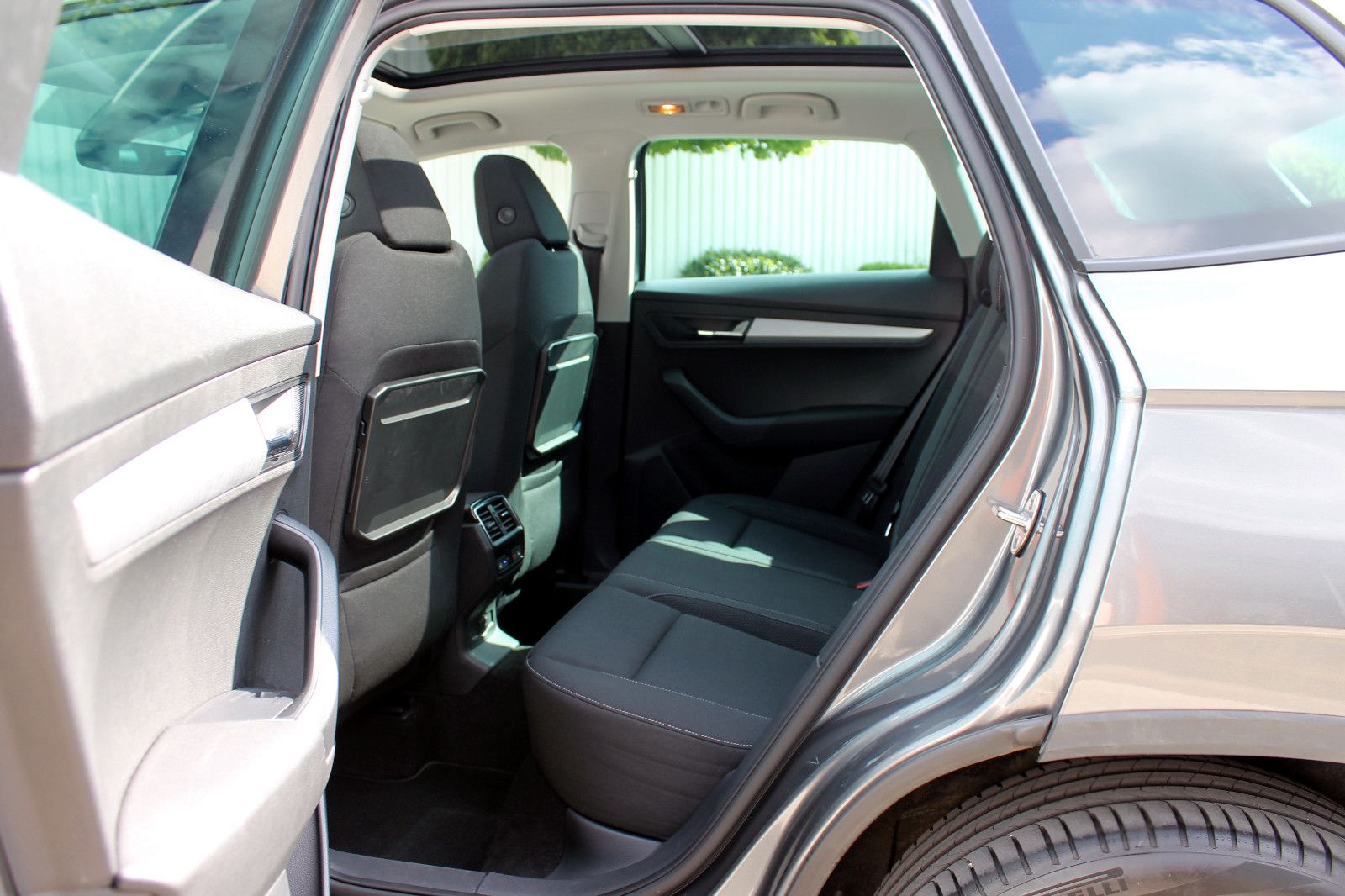 Fahrzeugabbildung SKODA Karoq Amb. 2.0 TDI 4x4 DSG ACC LED PANO KAM AHK