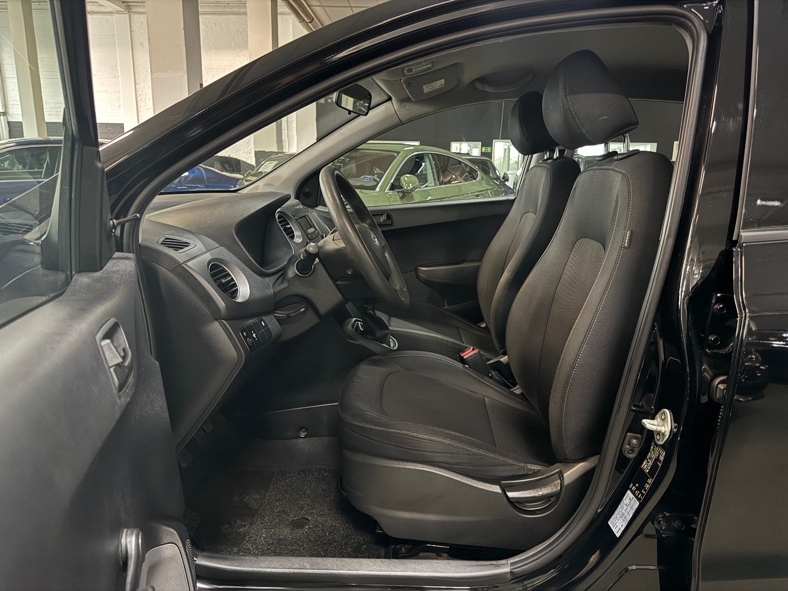 Fahrzeugabbildung Hyundai i10 CLASSIC FACELIFT MODELL TÜV BIS 03.2027