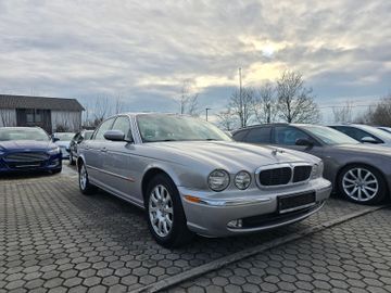 Jaguar XJ6 - 8