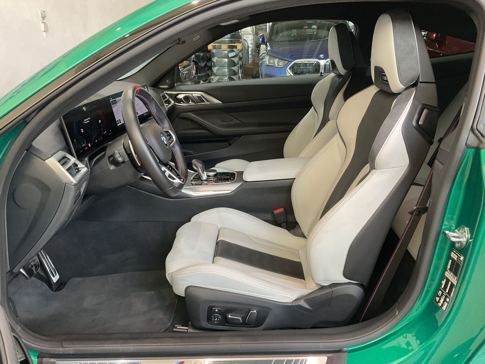Fahrzeugabbildung BMW M4 Competition M xDrive Coupé M Sportsitze HK