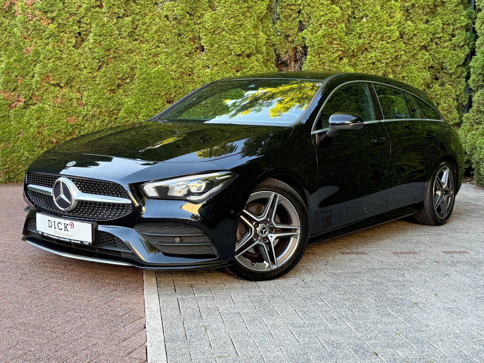 Vehicle illustration Mercedes-Benz CLA 200 Shooting Brake AMG LINE 8G LED+AHK+STHZ