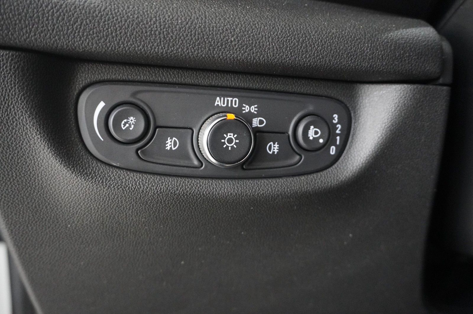 Fahrzeugabbildung Opel Insignia B ST 1.5T DYNAM. NAVI/LED/KAMERA/VIRTU.