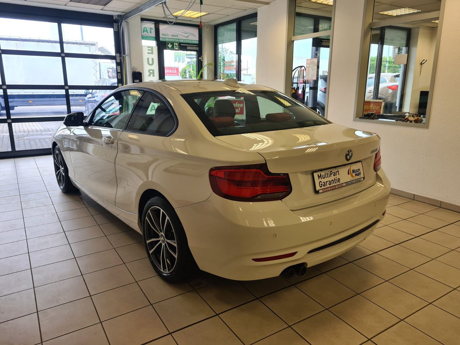Fahrzeugabbildung BMW 220i Coupe Sport Line / NAVI / PDC / 1. Hand