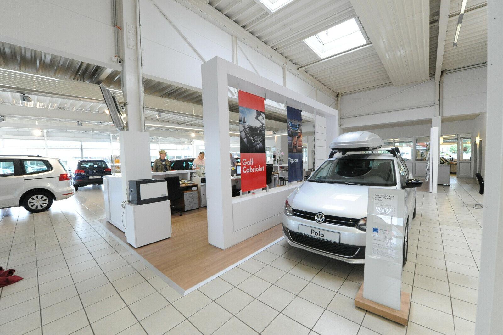 showroom-image-top