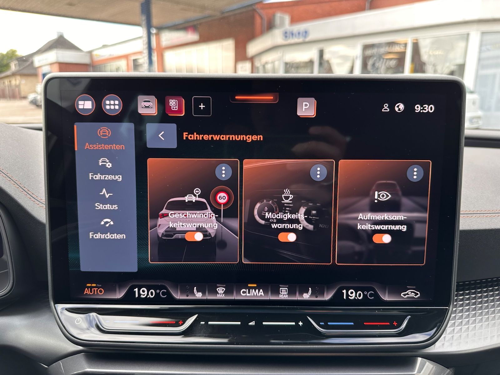 Fahrzeugabbildung CUPRA Leon VZ 2.0 TSI Pano/ACC/APP/LED/RFK/PDC/SHZG