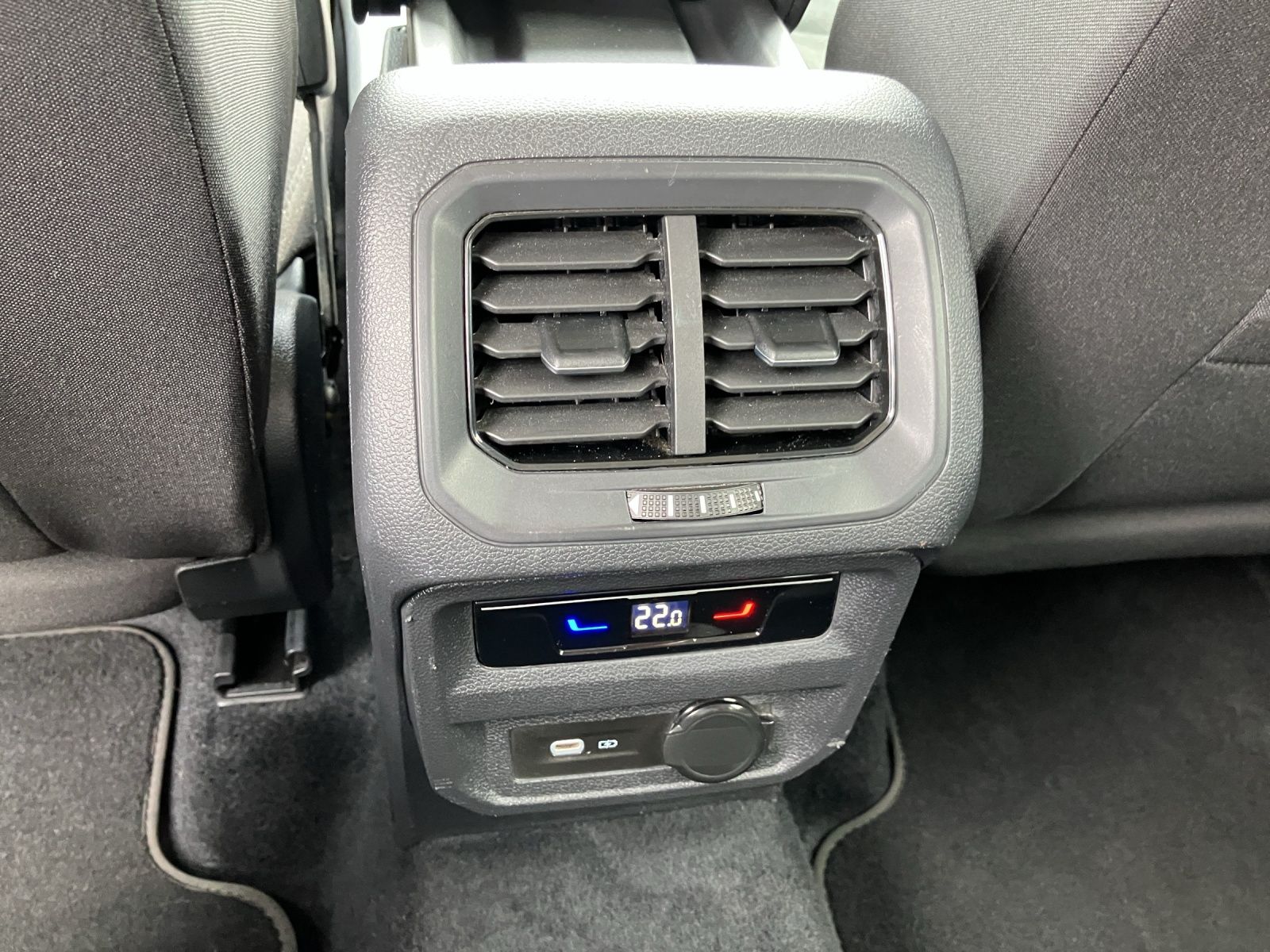 Fahrzeugabbildung Volkswagen Tiguan Allspace Business TDI DSG 4M LED ACC AHK