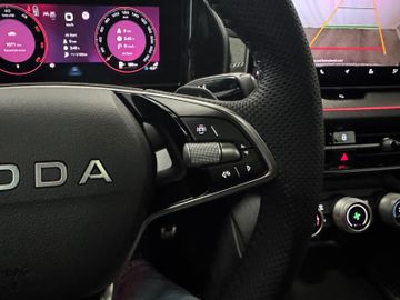 Fahrzeugverkauf 15 Skoda Kodiaq 2.0 TDI 4x4 Sportline Pano AHK 7-Sitze